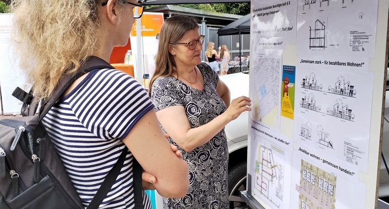 Wardenburger Markt WoBaGe Infostand Foto: Uta Grundmann-Abonyi Agentur GrAbo www.landkreis-Kurier.de wohnungsbau_genossenschaft_wardenburg_information