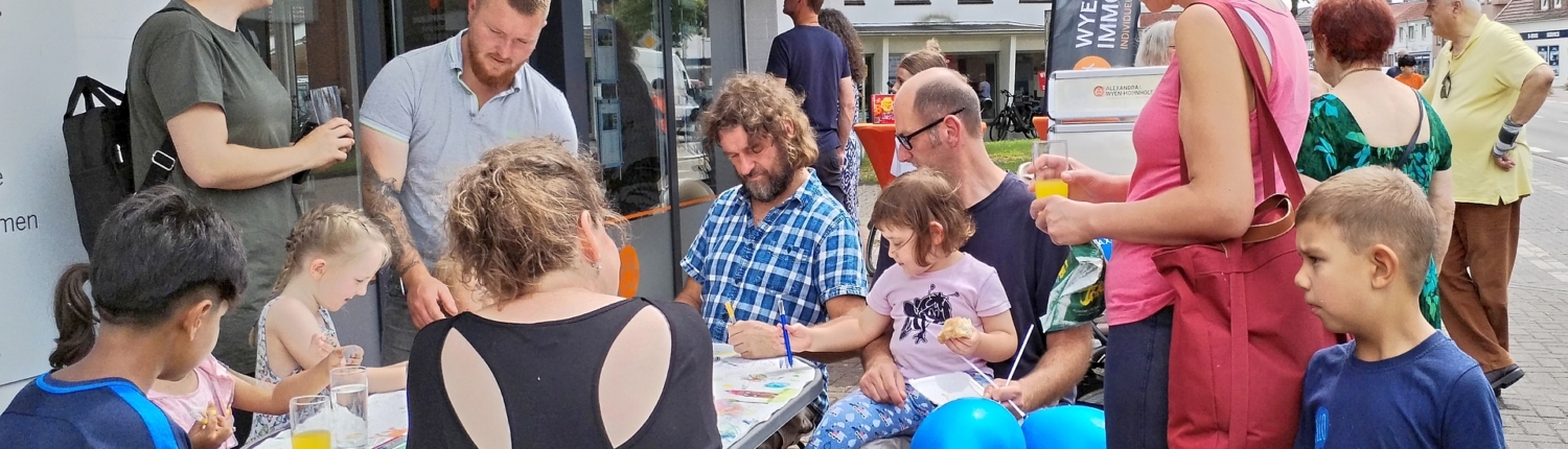 Wyen-Hohnholt Immobilien Wardenburg lädt zu Kunstaktionen mit Pohls Unarten am 13. September 2026 zum Tag der offenen Tür von 12.00 - 17.00 Uhr ein https://www.wyen-hohnholt-immobilien.de/ tag_der_offenen_tuer_wyen-hohnholt_immobilien_wardenburg_landkreis_oldenburg_niedersachsen_foto_uta_grabo_wardenburger-markt