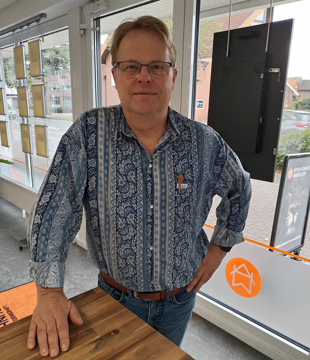 Dipl.-Ing. Hartmut Hohnolt ist zertifizierter Immobiliengutachter und ersteltt Wertermittlungen für Immobilien in Niedersachsen. Kontakt unter Tel.: +4944079136356 Hartmut_Hohnholt_Immobiliengutachter_Niedersachsen_MG_20250910_151527_Foto_Uta_GrAbo